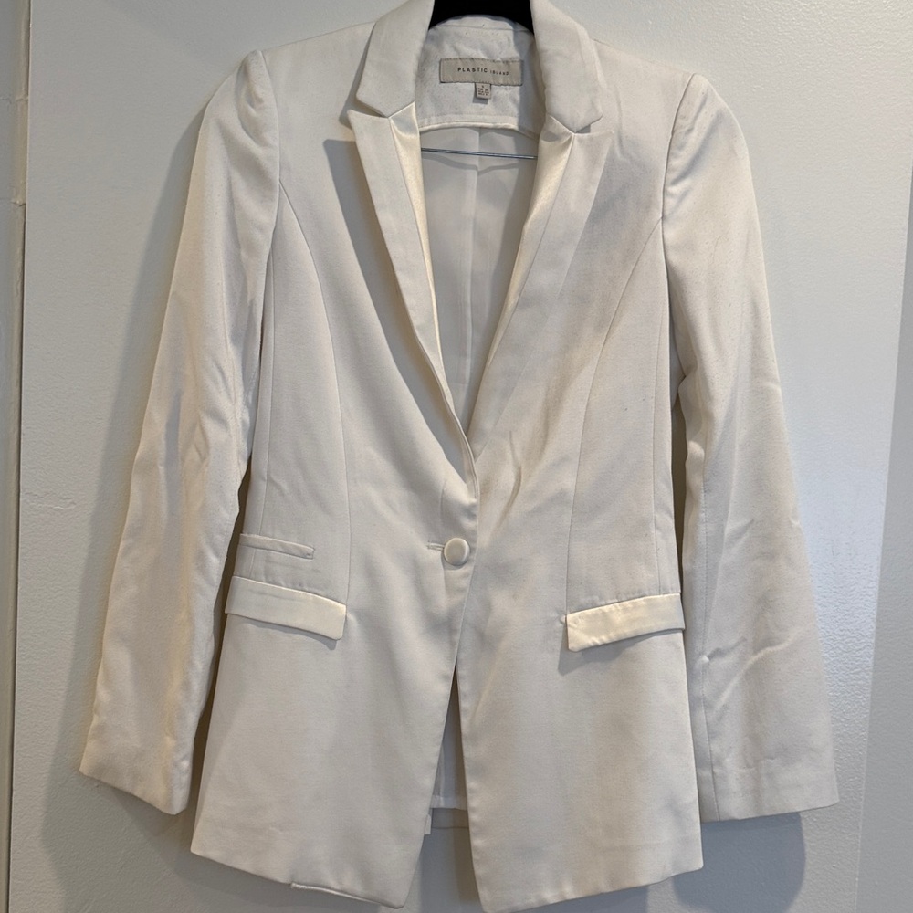 Plastic Island 🏝️ Cream Blazer